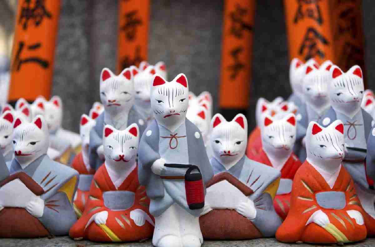 مجسمه‌های روباه در معبد فوشیمی ایناری ژاپن 