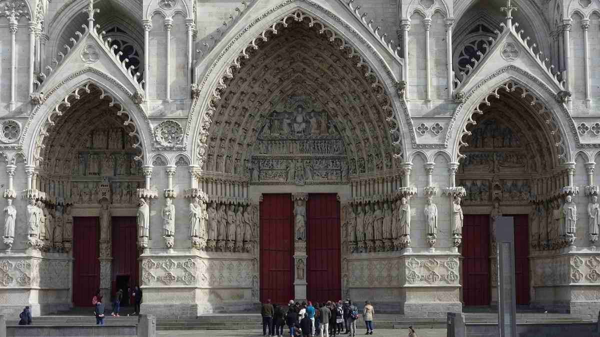 تاریخچه کلیسای آمیان در فرانسه