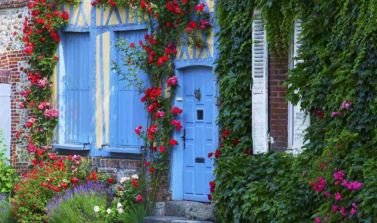 روستای سیسترون در فرانسه
