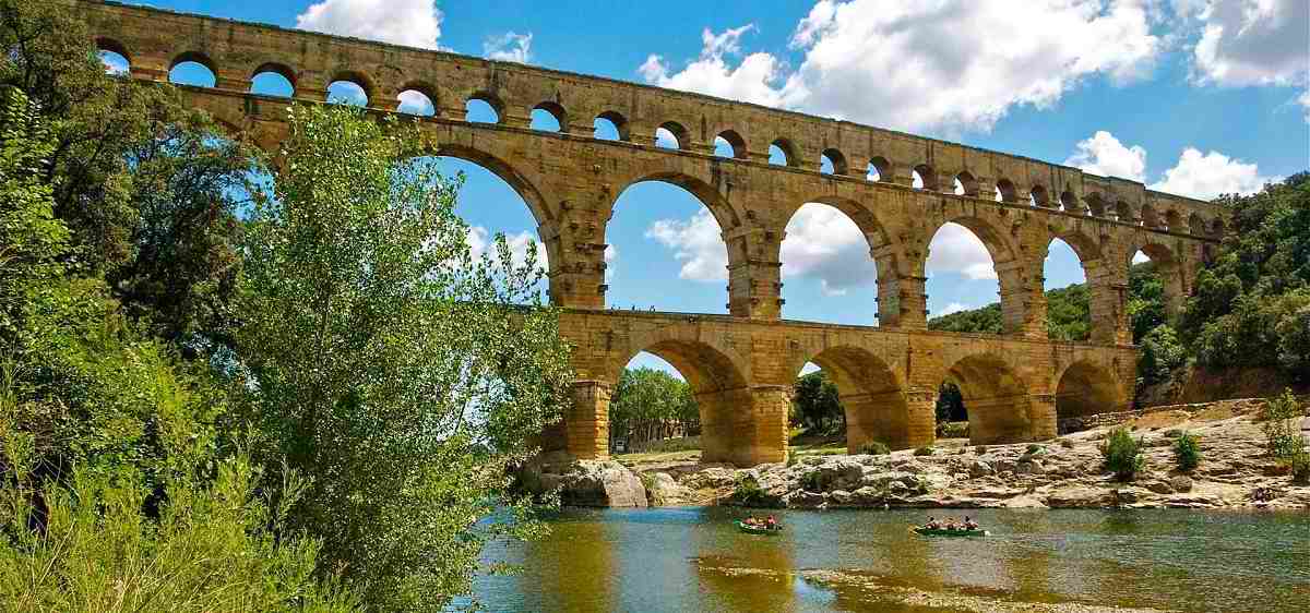 پل پونت دوگارد آب شهر رومی نیمس را تأمین می‌کرد