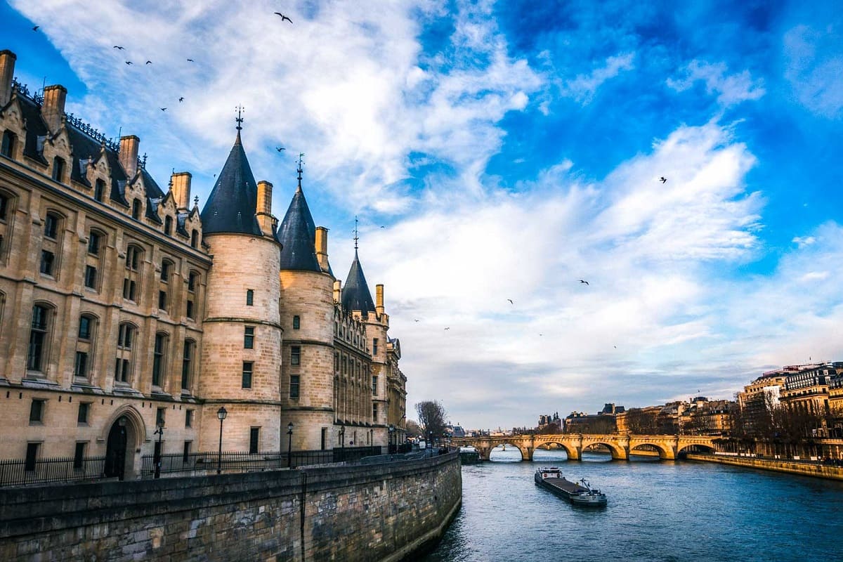 قلعه کونسیرژوری در پاریس