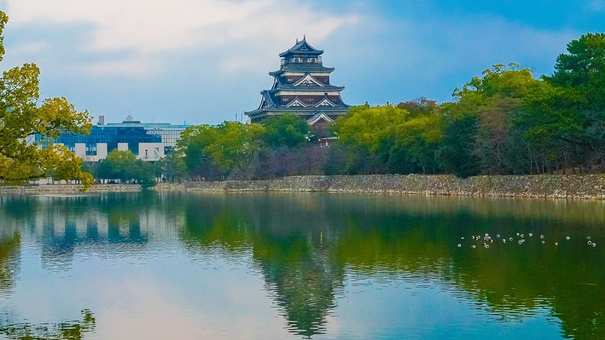 با قلعه هیروشیما در ژاپن بیشتر آشنا شوید