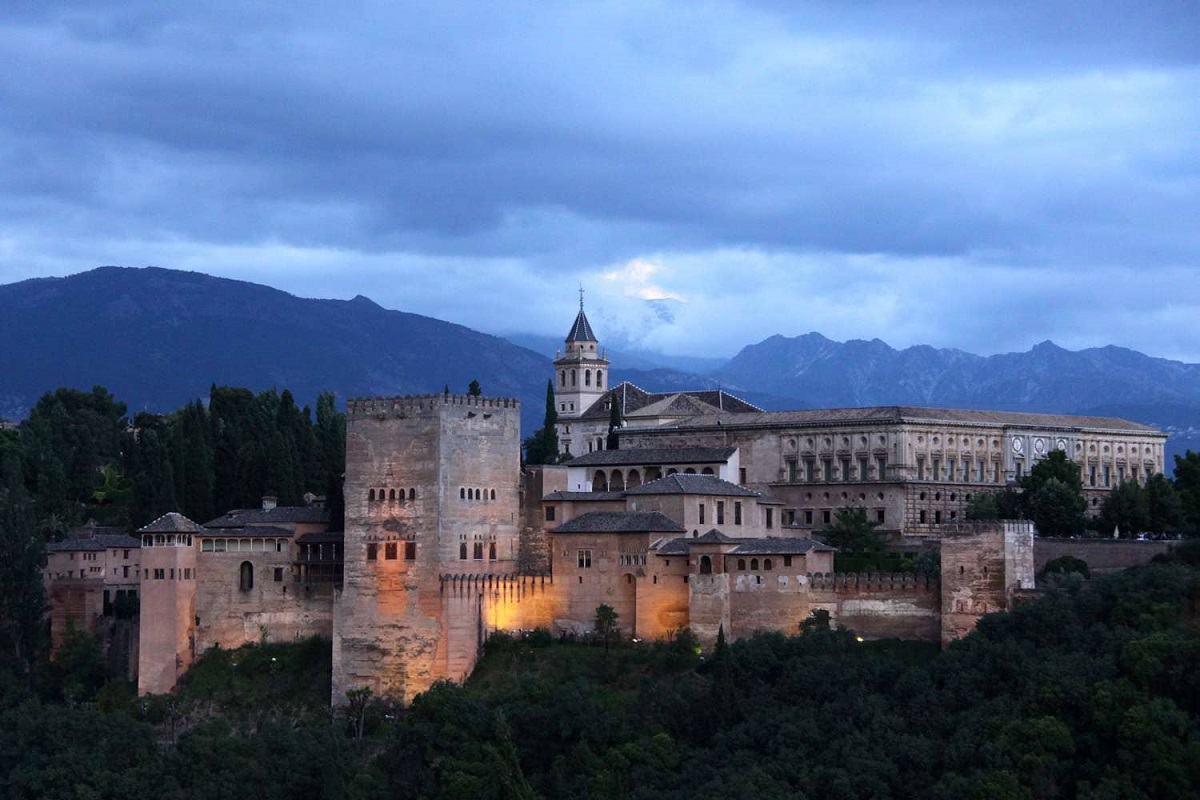 تاریخچه‌ی قلعه آلهامبرا در اسپانیا