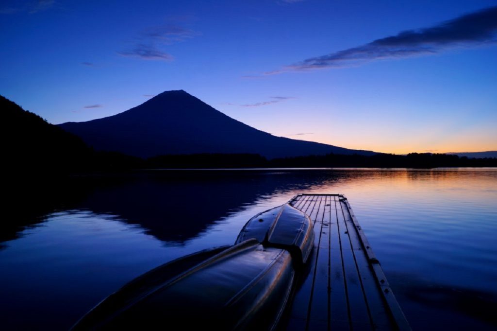 دریاچه کاواگوچی‌کو در ژاپن